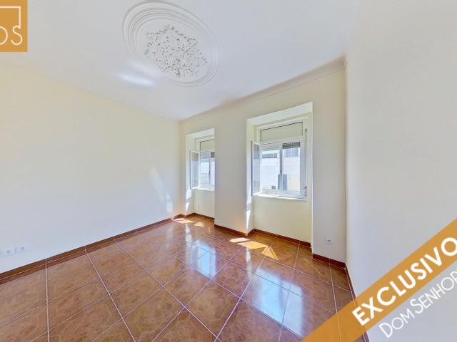 Apartamento T3+1 Duplex com Ar Condicionado e Cozinha Equipada Campo dos Mártires da Pátria Ref. 4028