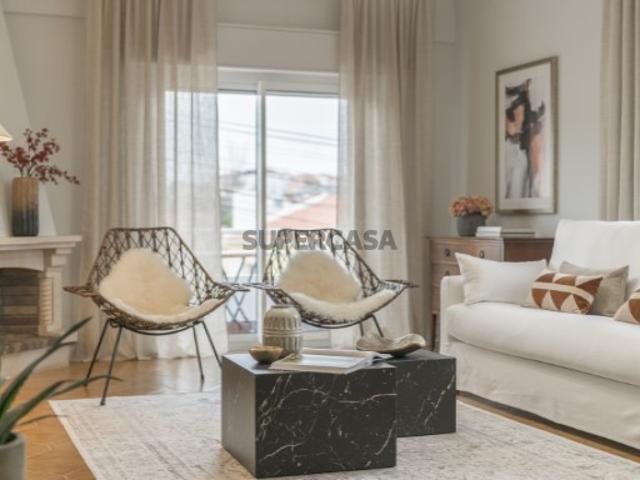 Apartamento T3+1 duplex com jardim a 5 minutos da praia do Tamariz