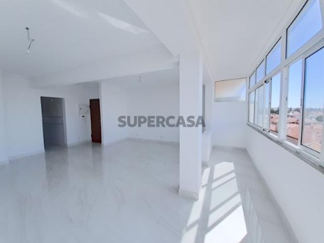 APARTAMENTO T3+1 EM CARCAVELOS