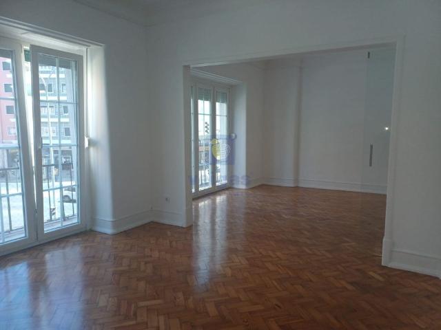 Apartamento T3+1 em Lisboa