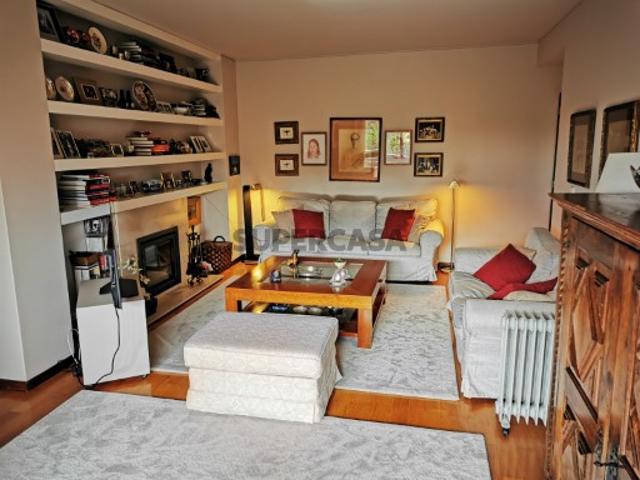 Apartamento T3+1 em zona residencial nos Pinhais da Foz Porto