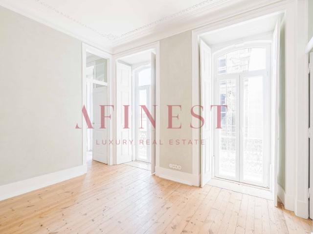 APARTAMENTO T3+1 JUNTO À SE DE LISBOA DISPONÍVEL 01/08/2026