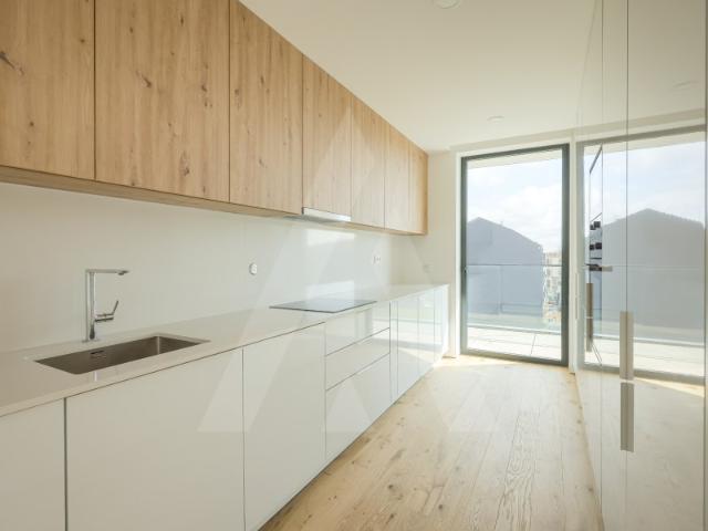 Apartamento T3+1 novo na zona da Forca!