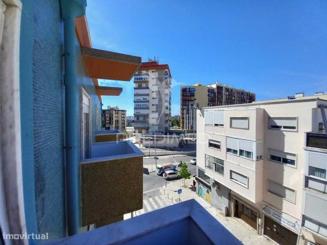 Apartamento T3+1 no centro de Almada