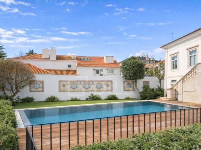 Apartamento T3+1 no Restelo, em Palácio Histórico