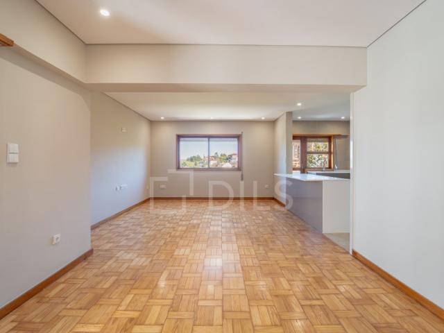 Apartamento T3+1 na Avenida da República