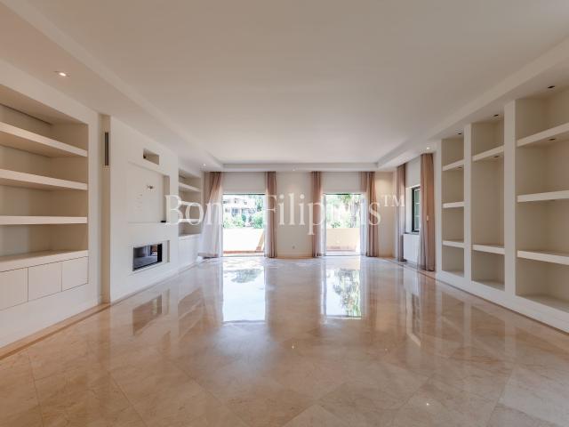 Apartamento T3+1 para Arrendamento no Estoril | Condomínio com Piscina, Terraço e Garagem