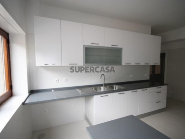 Apartamento T3+1 remodelado, no centro de Coimbra