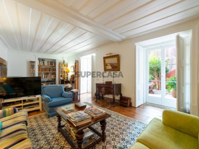 Apartamento T3+2 com jardim em Santos, na Estrela, Lisboa