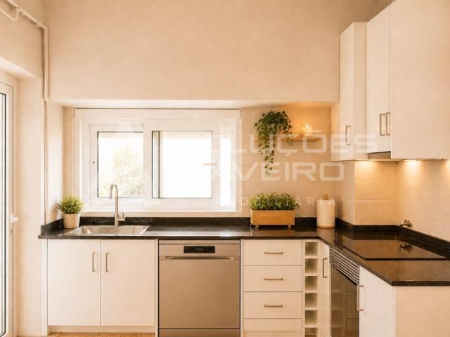 Apartamento T3+2 Totalmente Remodelado Bairro do Liceu