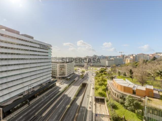 Apartamento T7 junto ao Marquês de Pombal, em Lisboa