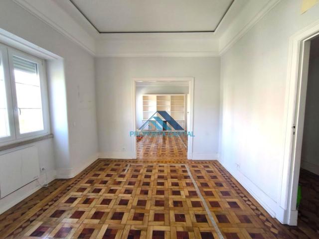Apartamento T4+1 – 3 Salas – 230m2