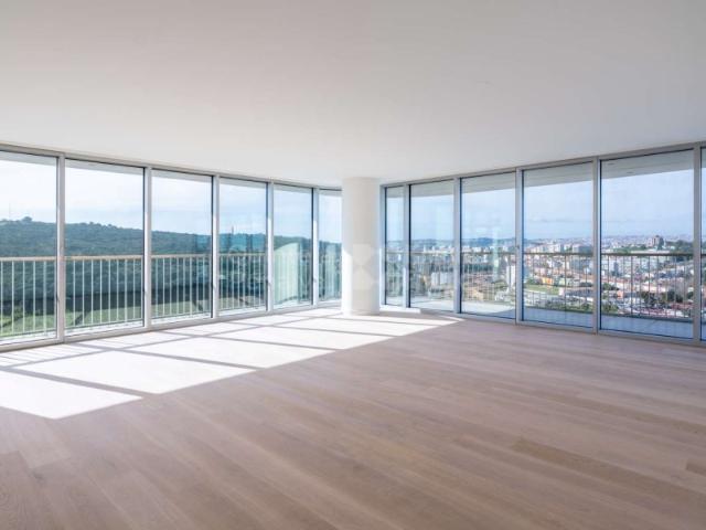 Apartamento T4+1 com terraço em Campolide, Lisboa