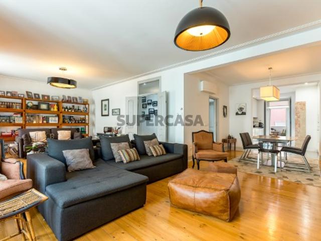 Apartamento T4+1, com varanda, Campo de Ourique, Lisboa