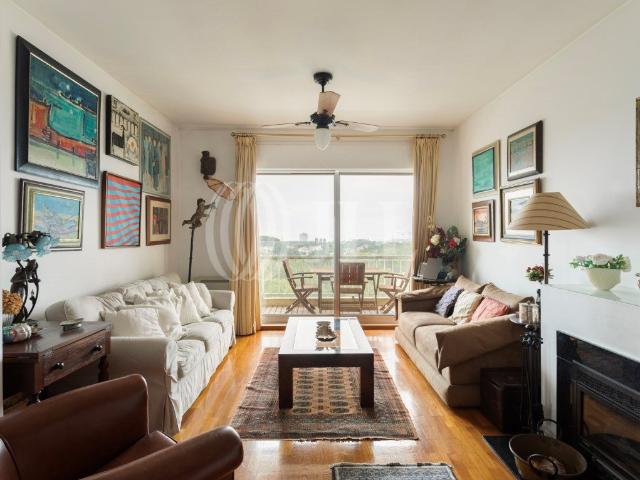 Apartamento T4+1, com varanda e estacionamento, no Porto 0m² Aldoar, Foz do Douro e Nevogilde