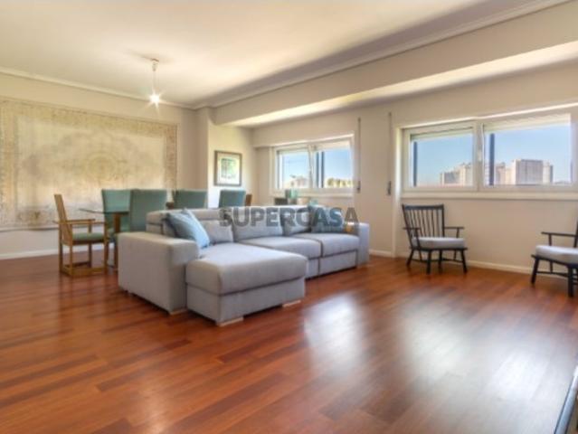 Apartamento T4+1 | Condomínio Fechado | Campo Alegre | Porto