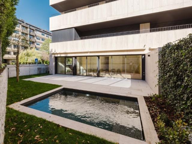 Apartamento T4+1 duplex com piscina, na Foz do Douro