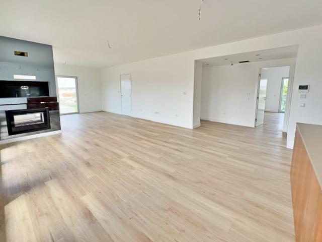Apartamento T4+1 novo, A dos Cunhados