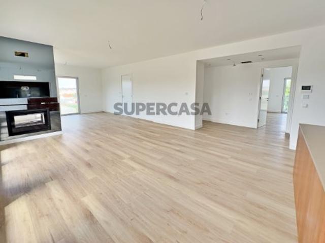 Apartamento T4+1 novo, A dos Cunhados