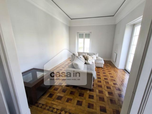 Apartamento T4+1 nas Avenidas Novas para arrendar