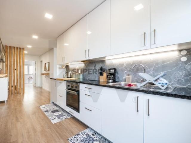 Apartamento T4+1 totalmente remodelado com vista rio em Santa Clara, Coimbra