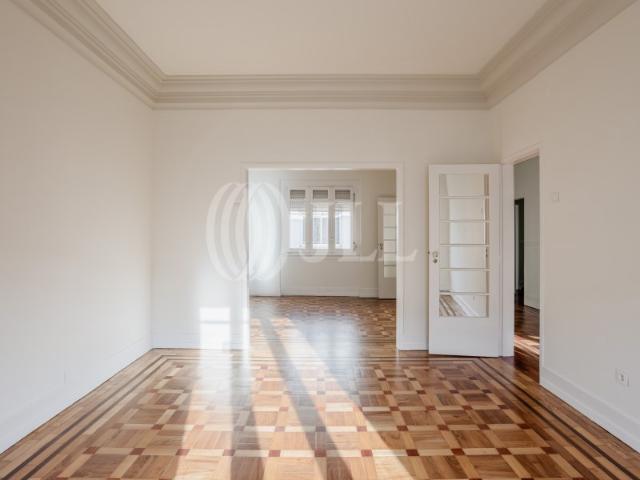 Apartamento T4+2, na Rua Rodrigo da Fonseca, Lisboa