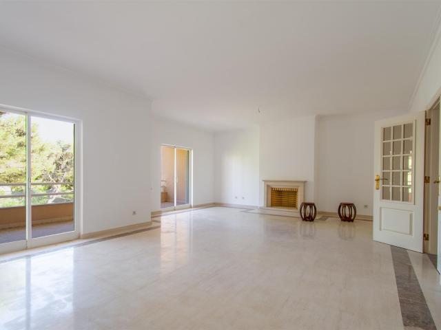 Apartamento T4 2 suítes, Cascais, na Costa da Guia Vista. 161m² Cascais e Estoril