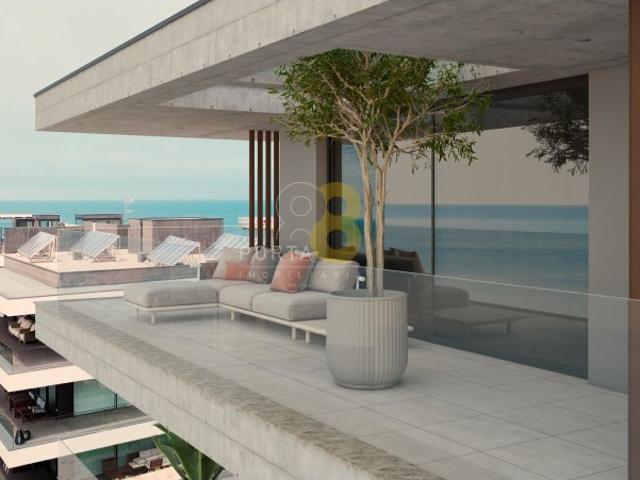 Apartamento T4, 3 suites, varanda, terraço e 4 lugares de garagem. Vista Mar. VN de Gaia