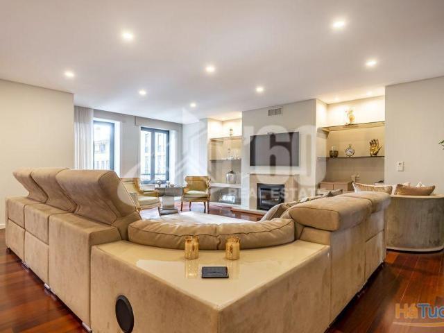 Apartamento T4, 3 Suítes, Paranhos VCI | 26064040113