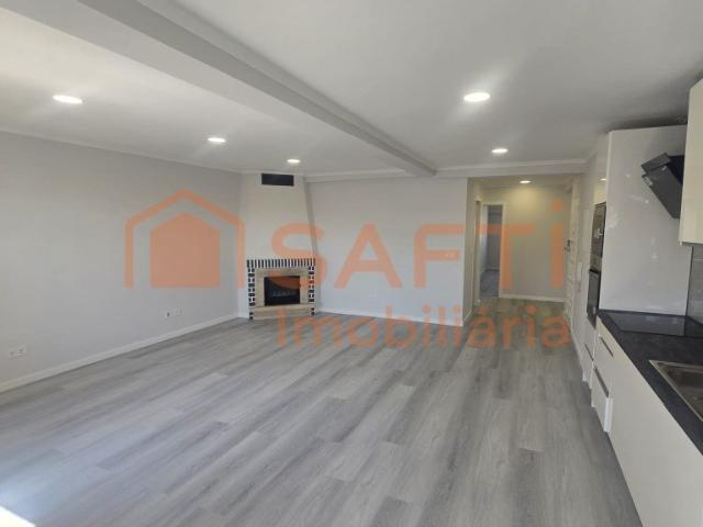 Apartamento T4 Totalmente Remodelado com Arrecadação Amora 0m² Amora