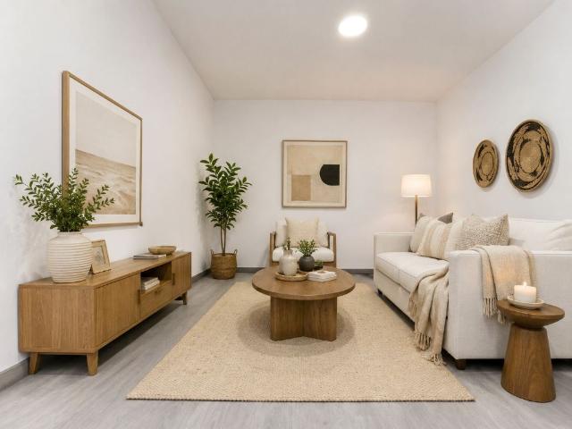 Apartamento T4 totalmente remodelado com suíte, varanda e vista rio no Seixal