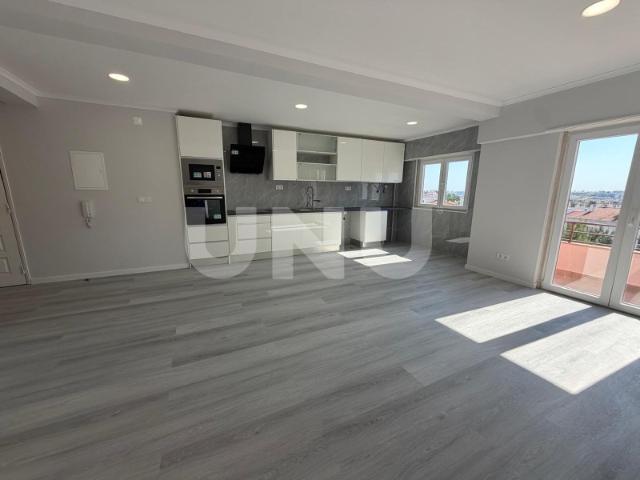 Apartamento T4 totalmente remodelado Amora