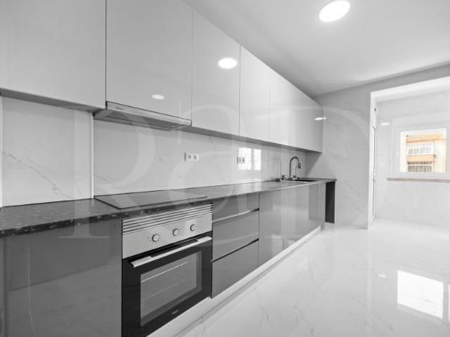 Apartamento T4 Totalmente Remodelado no Seixal Elegância, Espaço e Qualidade Superior