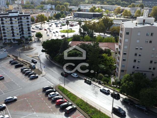 Apartamento T4 totalmente remodelado no Vale das Flores