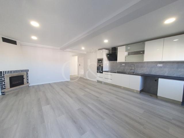 Apartamento T4 totalmente remodelado remodelação a estrear