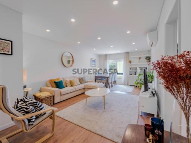 Apartamento T4, totalmente remodelado, vista sobre Monsanto, São Domingos de Benfica