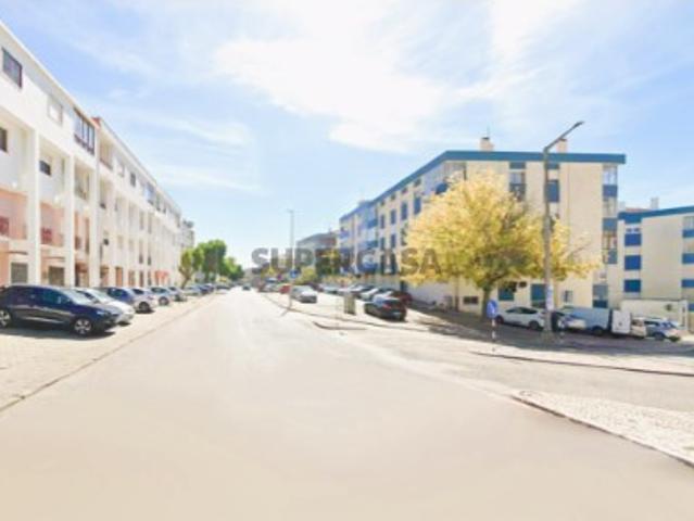 Apartamento T4 totalmente remodeladoem Seixal Distrito de Setubal