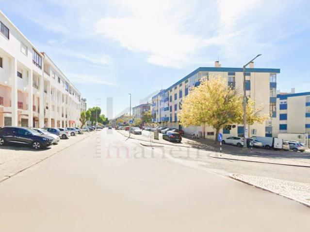 Apartamento T4 totalmente remodeladoem Seixal Distrito de Setubal
