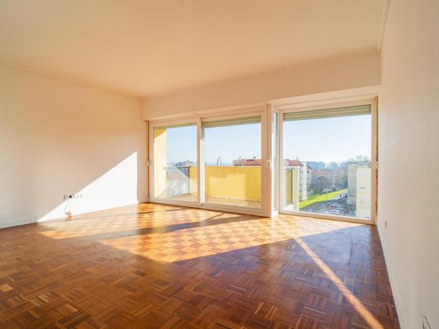 Apartamento T4 totalmente Renovado em Olivais Sul 115m² Santa Maria dos Olivais