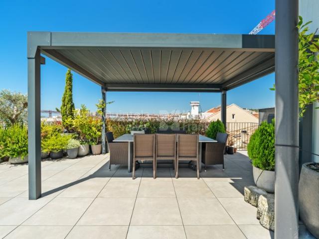 Apartamento T4, transformado em T3+1, na Estrela, Lisboa