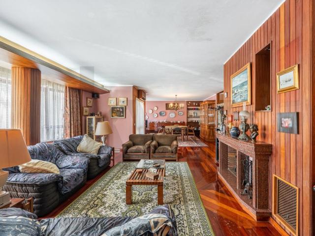 Apartamento T4 transformado em T3