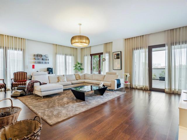 Apartamento T4 Urbanização Jardins do Cristo Rei 191m² Moscavide e Portela