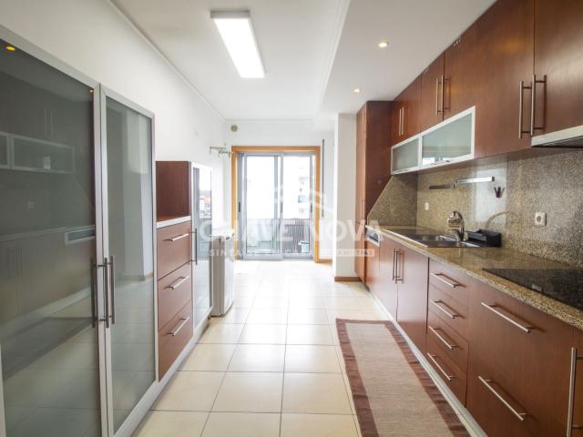 Apartamento T4 varanda e garagem fechada 2 carros Passionistas, Santa Maria da Feira!