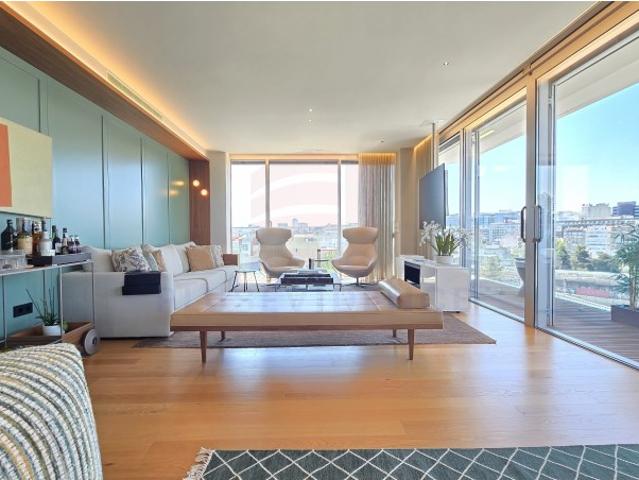 Apartamento t4 à venda na Estrada das Laranjeiras
