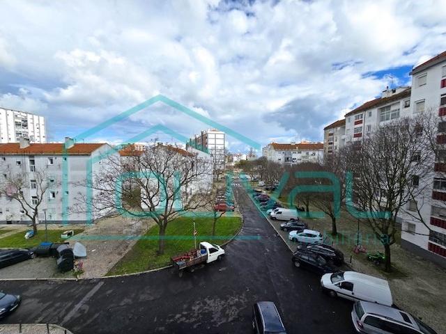 Apartamento T4 à venda na rua do Dondo lote 401