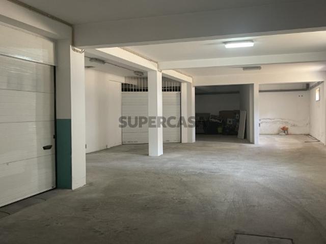 Apartamento T4 à Venda | Avenida da Igreja Porto de Mós Localização privilegiada | ️ 4 Quartos | Garagem | Vista desafogada
