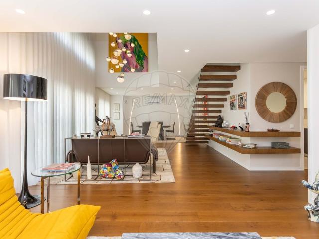 Apartamento T4 à venda em ALMADA