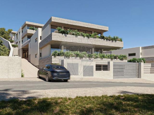 Apartamento T4 à venda em Estoril