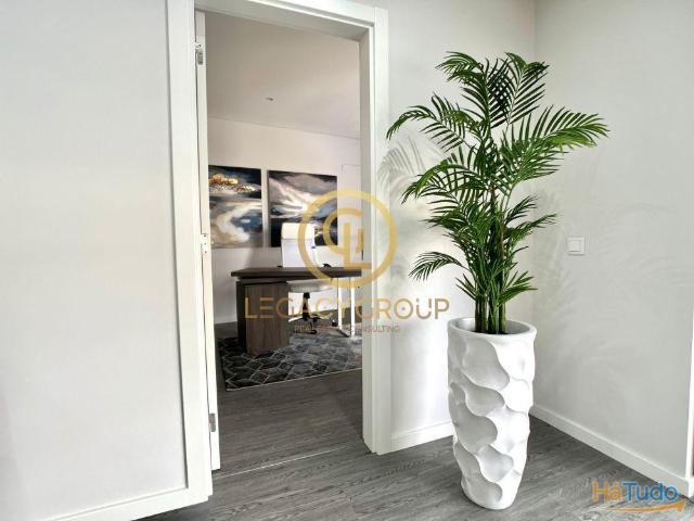 Apartamento T4 à venda em Quelfes | 26063488622