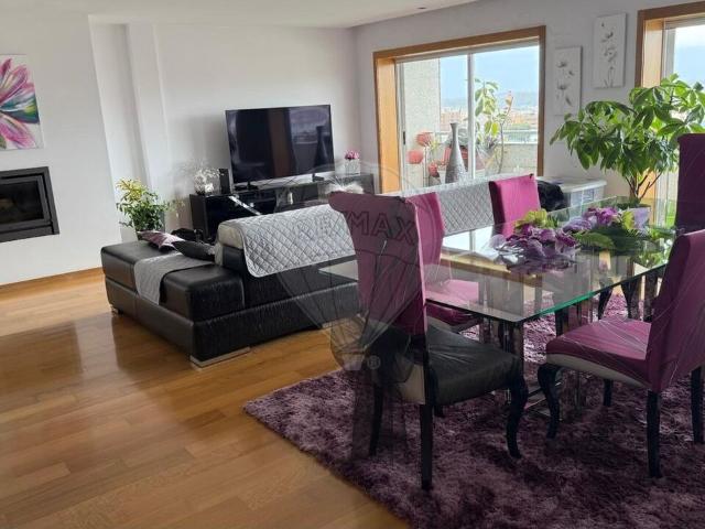 Apartamento T4 à venda em Valongo